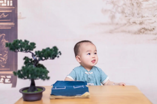 福州满月宝宝放屁臭 福州满月宝宝放屁臭